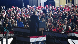 A NYT Reporter Got Kicked Out of a Trump Rally After Simply Reporting on the Maskless Crowd